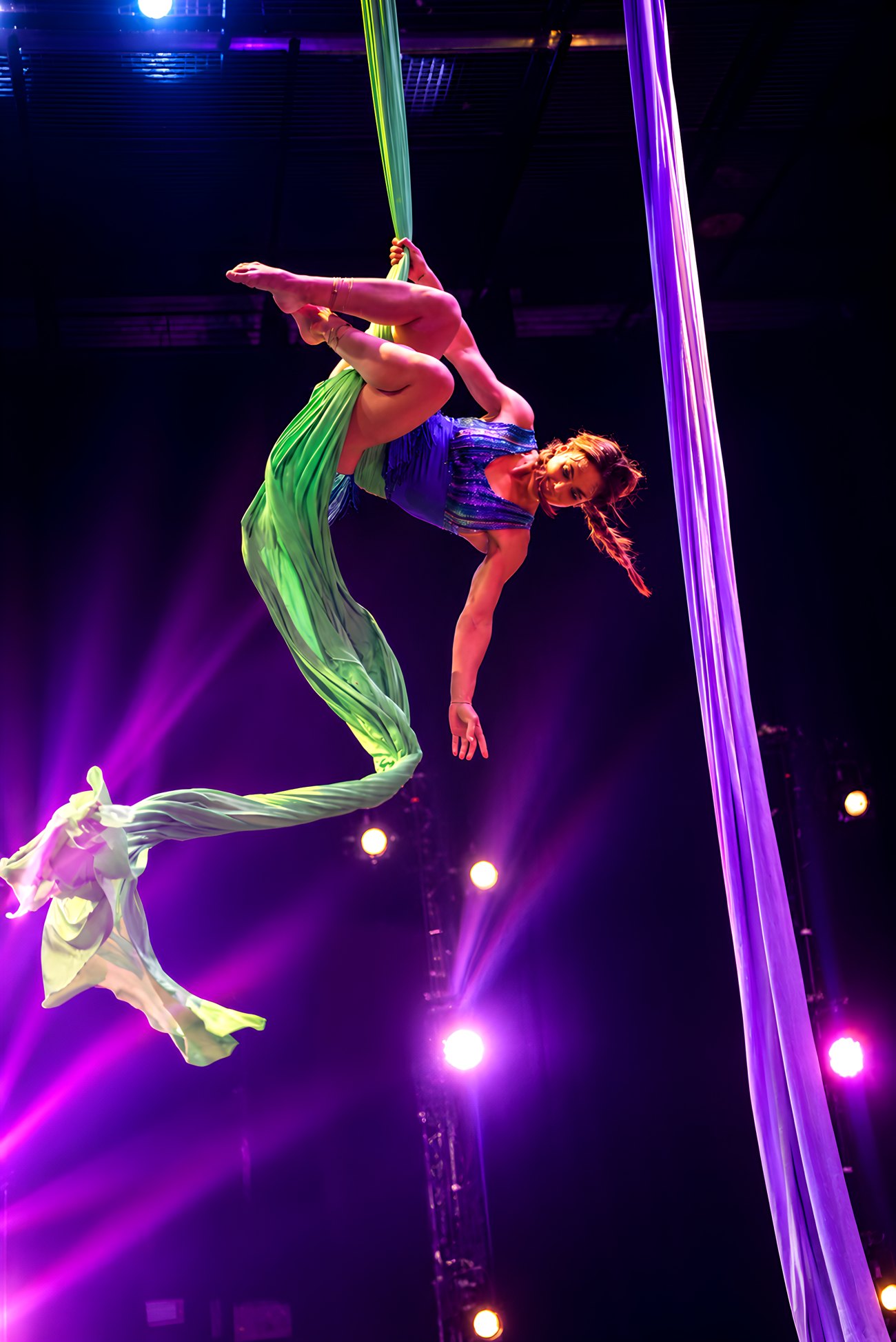 Vanessa Guzmán aerial silks performance